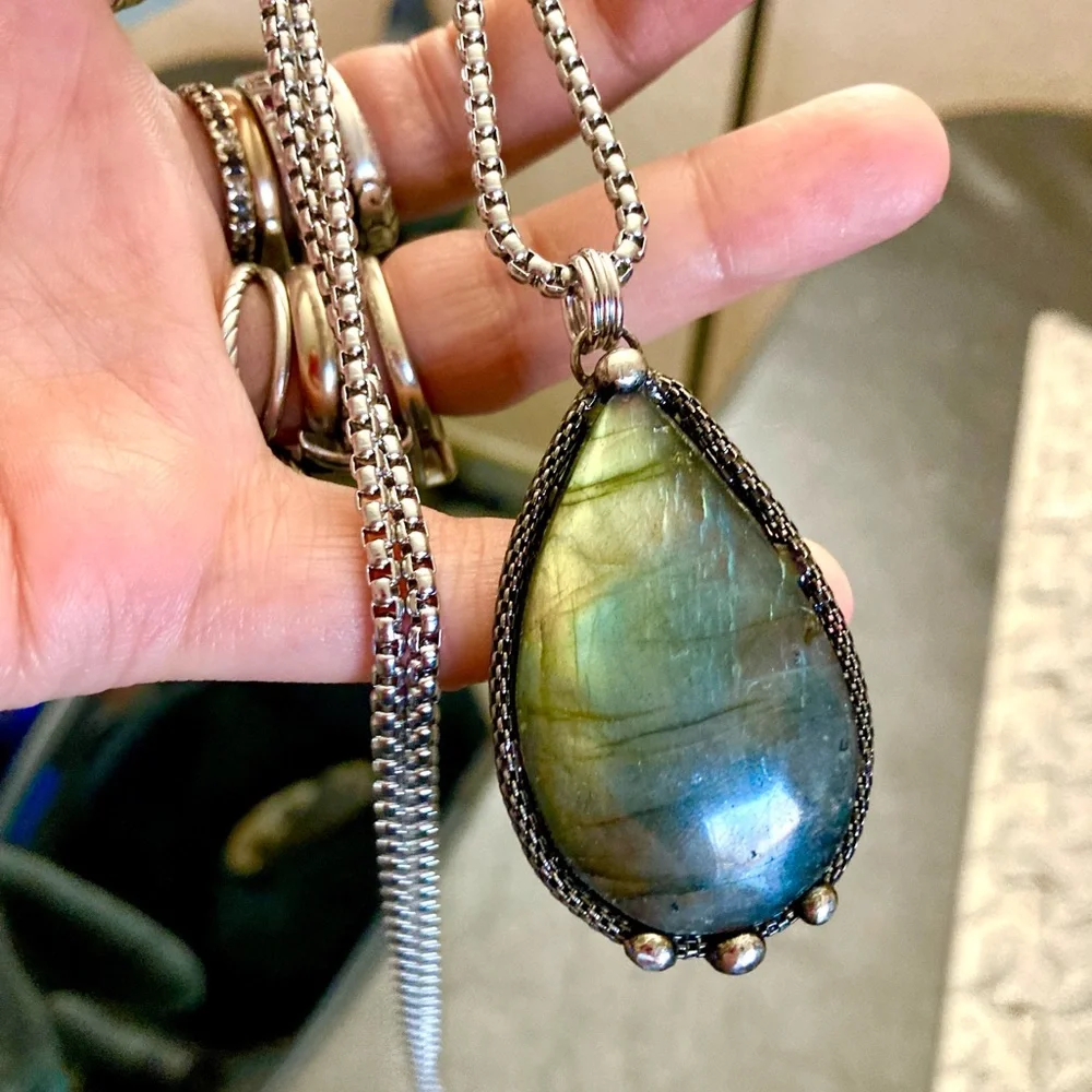 Natural dark blue green iridescent flash labradorite gemstone boho moon necklace - Picture 9 of 14